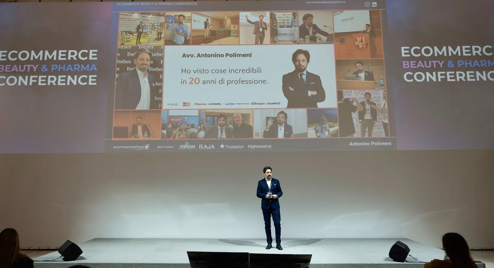 Antonino Polimeni sul palco della eCommerce Beauty & Pharma Conference, con alle spalle una slide che riporta la frase &laquo;Ho visto cose incredibili in 20 anni di professione&raquo;